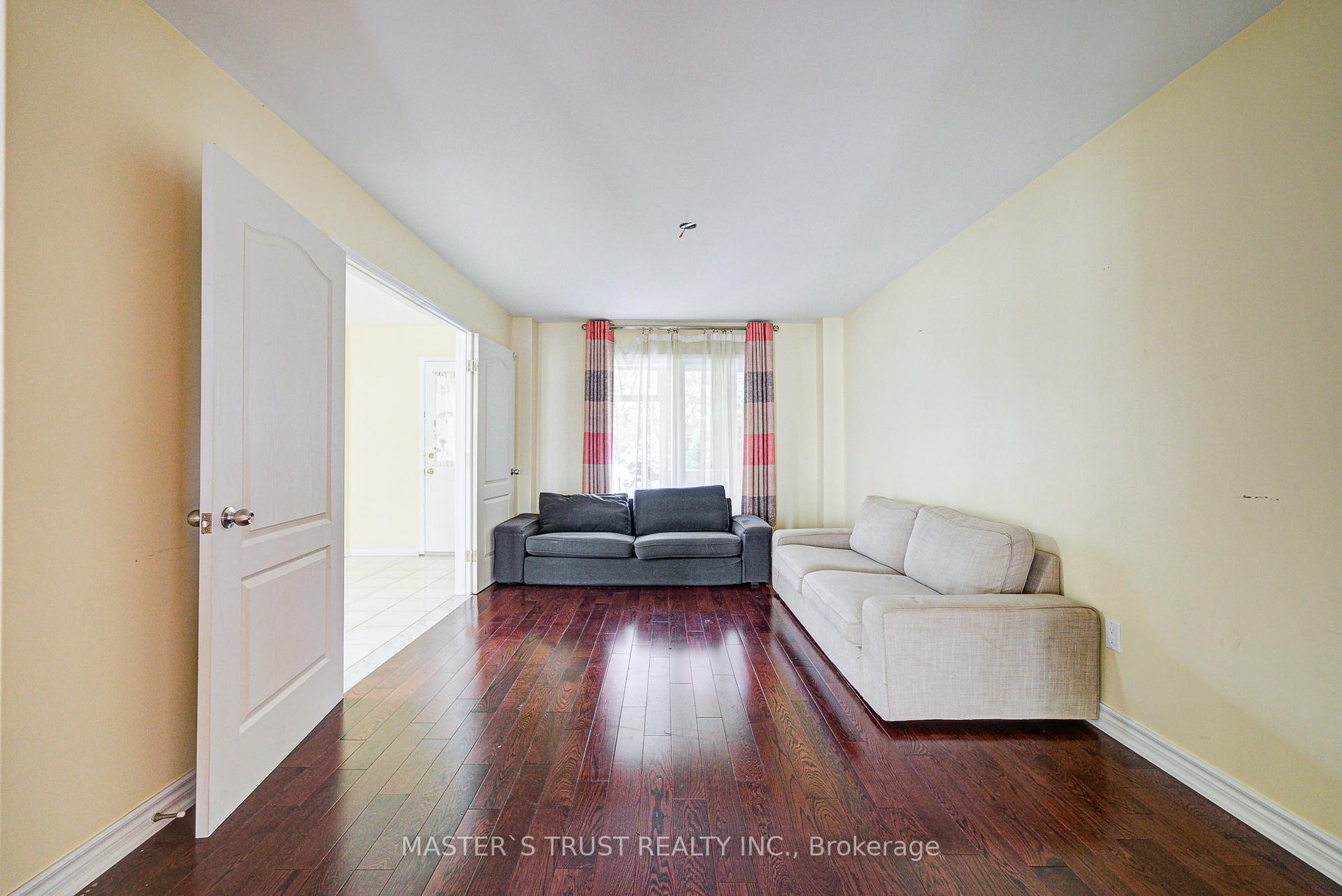 Photo 9 of 24 Queensgate Court, Markham, Unionville — HOMEH
