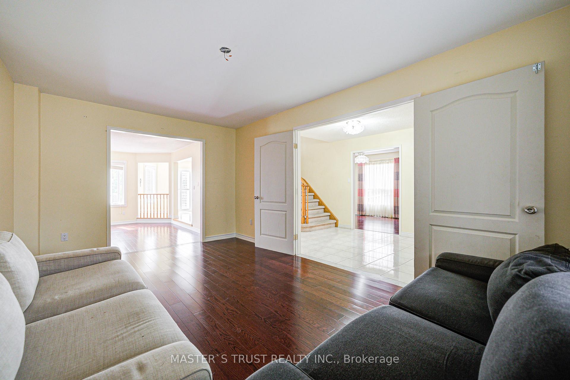 Photo 10 of 24 Queensgate Court, Markham, Unionville — HOMEH