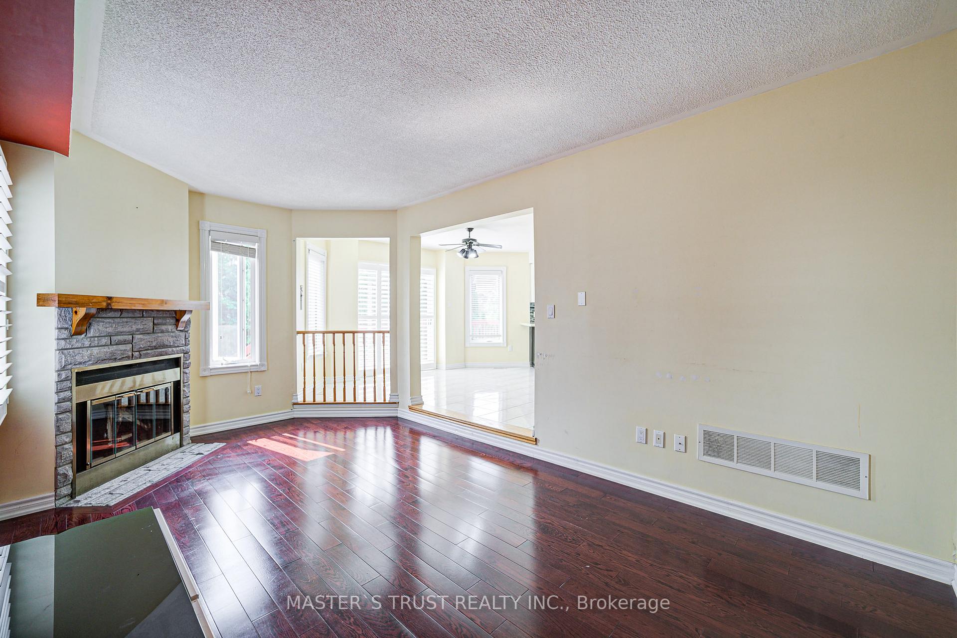 Photo 14 of 24 Queensgate Court, Markham, Unionville — HOMEH