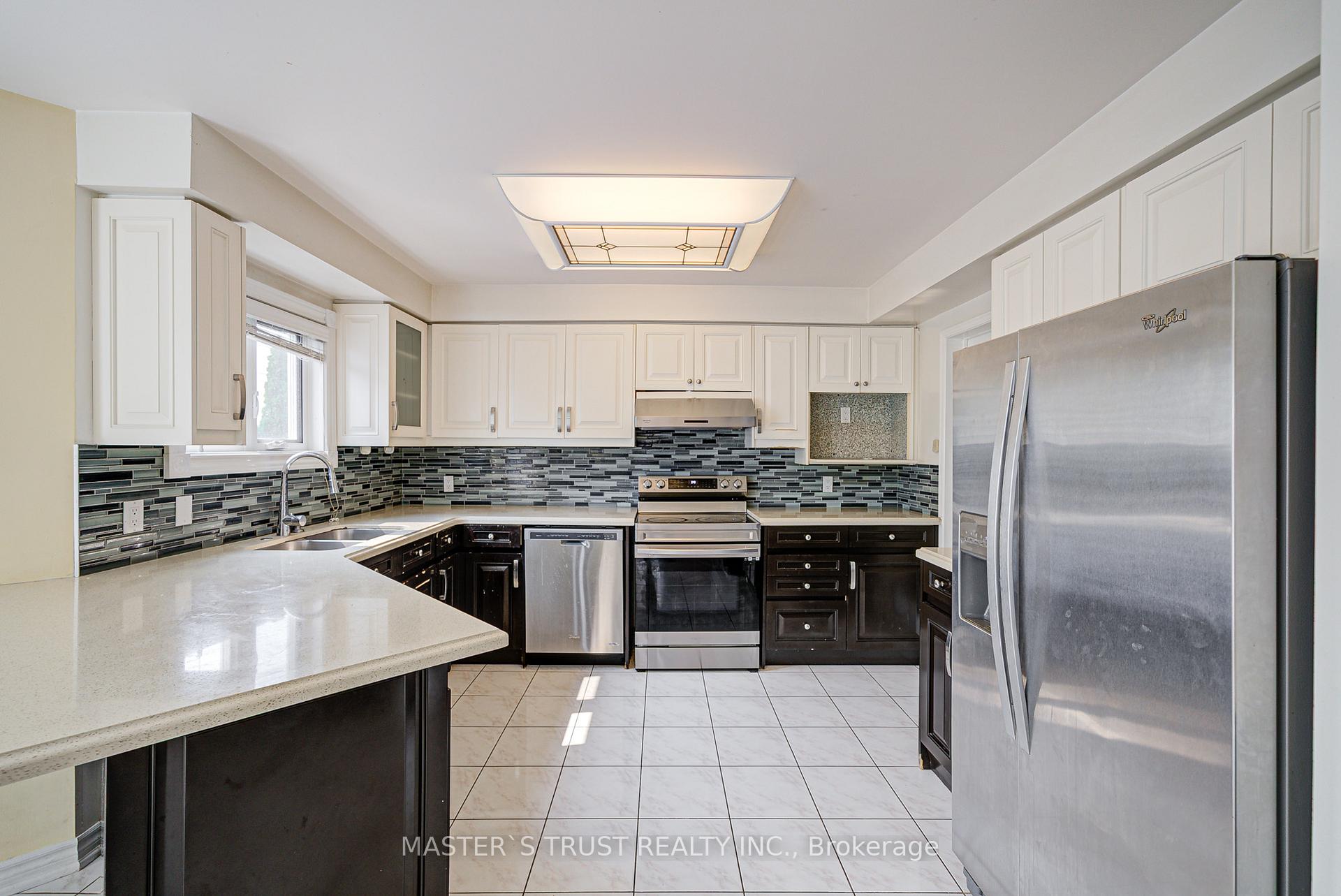 Photo 20 of 24 Queensgate Court, Markham, Unionville — HOMEH