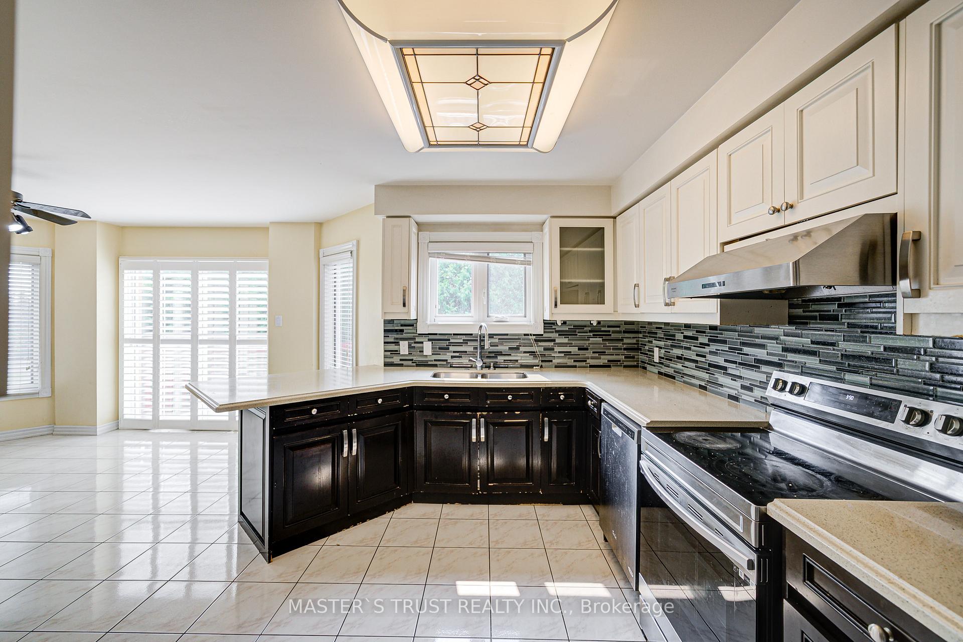 Photo 21 of 24 Queensgate Court, Markham, Unionville — HOMEH