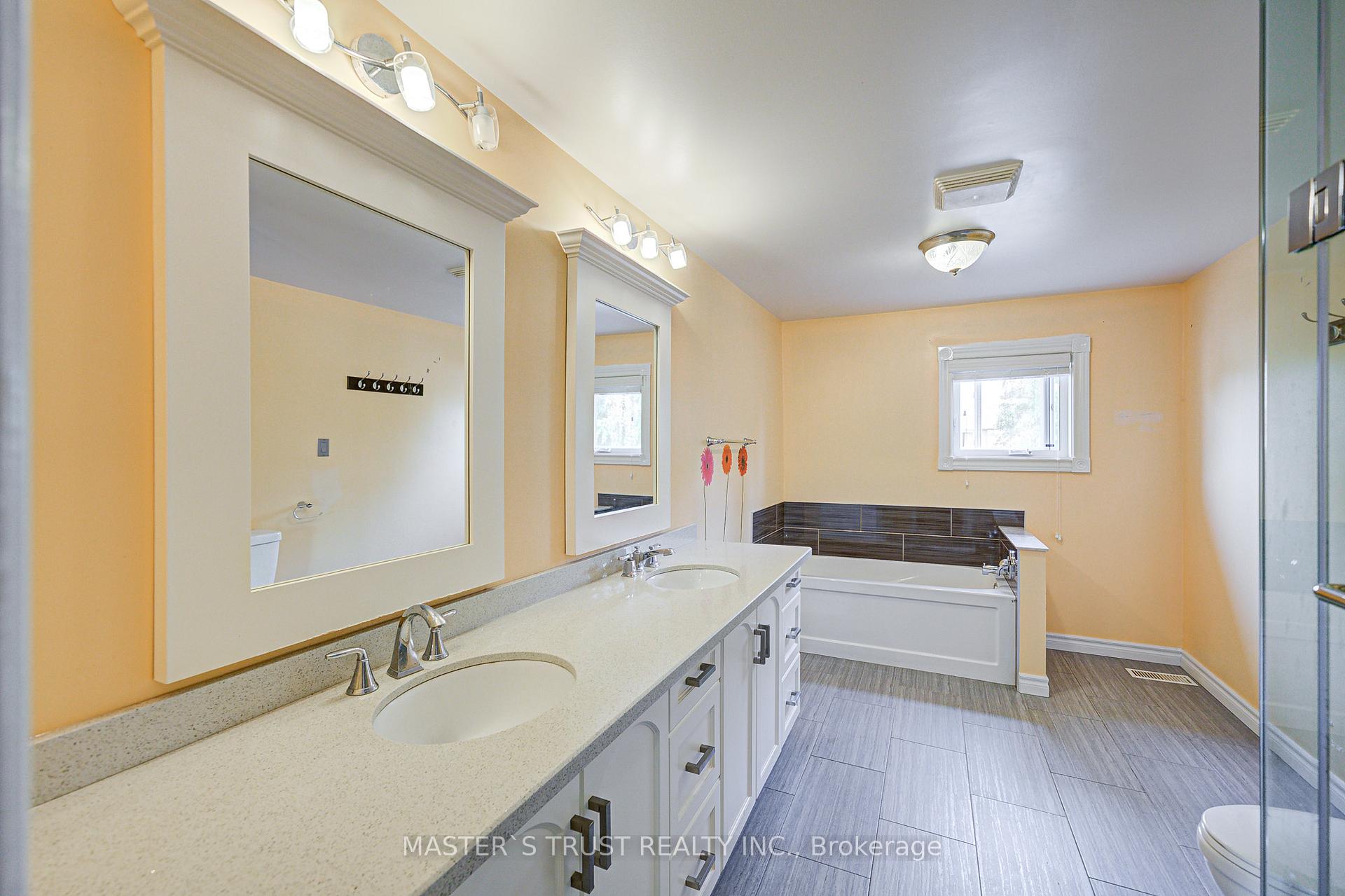 Photo 30 of 24 Queensgate Court, Markham, Unionville — HOMEH