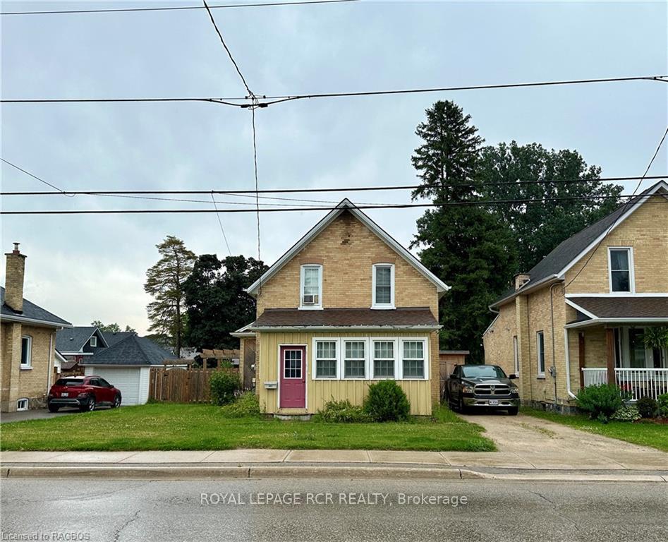 Front of 403 7TH Avenue