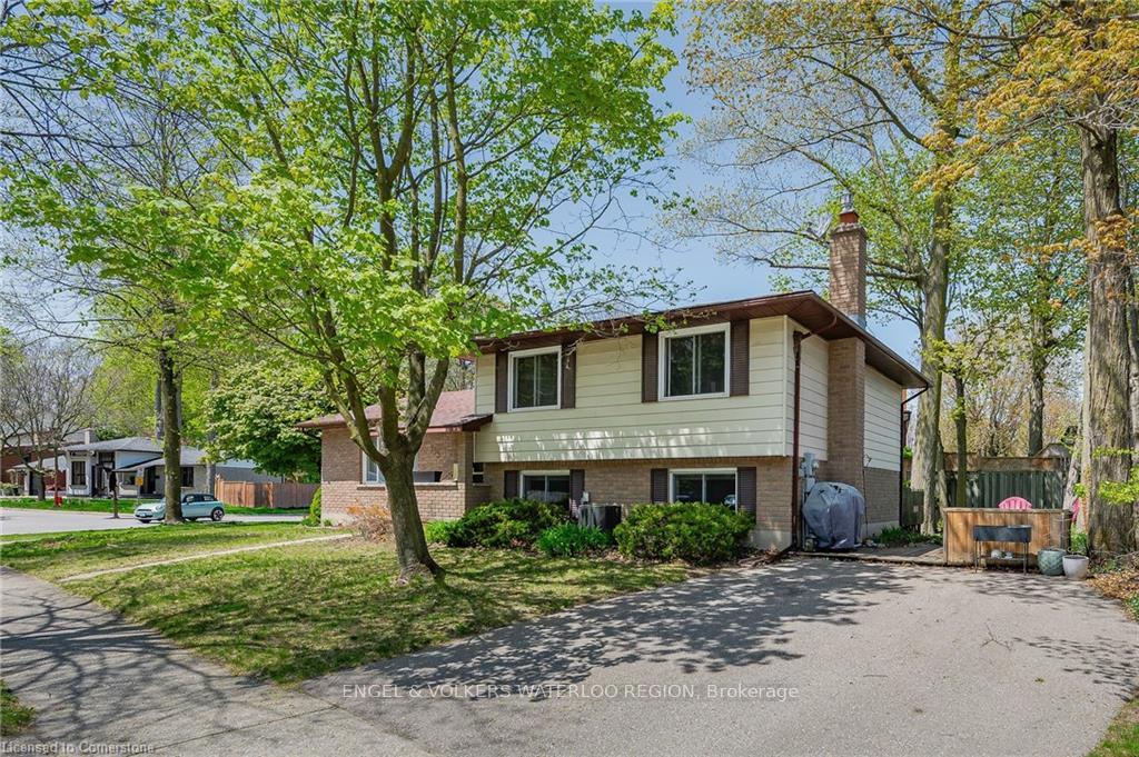 Photo 3 of 113 Martinglen Crescent, Kitchener, Country Hills — HOMEH