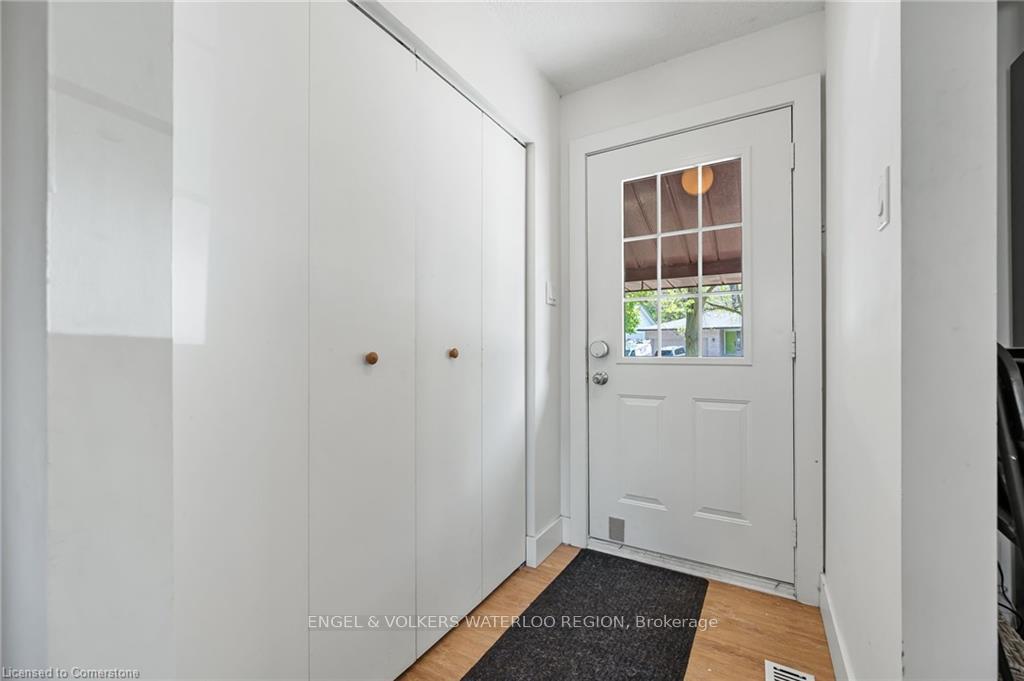 Photo 5 of 113 Martinglen Crescent, Kitchener, Country Hills — HOMEH
