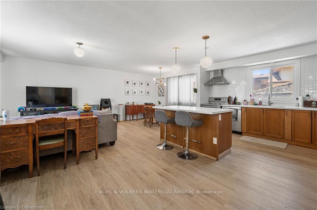 Photo 6 of 113 Martinglen Crescent, Kitchener, Country Hills — HOMEH
