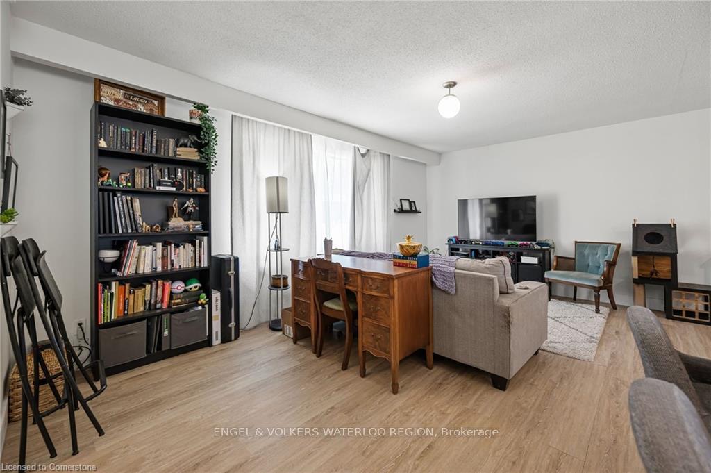 Photo 7 of 113 Martinglen Crescent, Kitchener, Country Hills — HOMEH