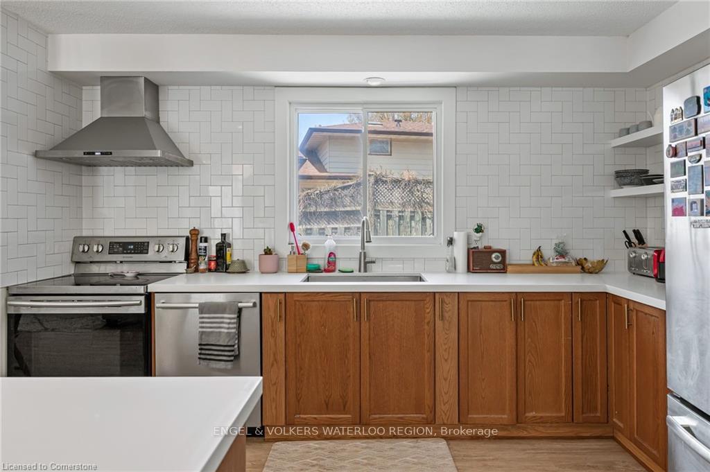 Photo 13 of 113 Martinglen Crescent, Kitchener, Country Hills — HOMEH