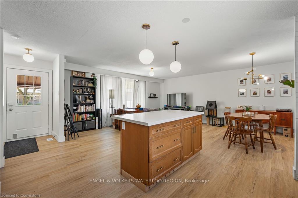 Photo 14 of 113 Martinglen Crescent, Kitchener, Country Hills — HOMEH