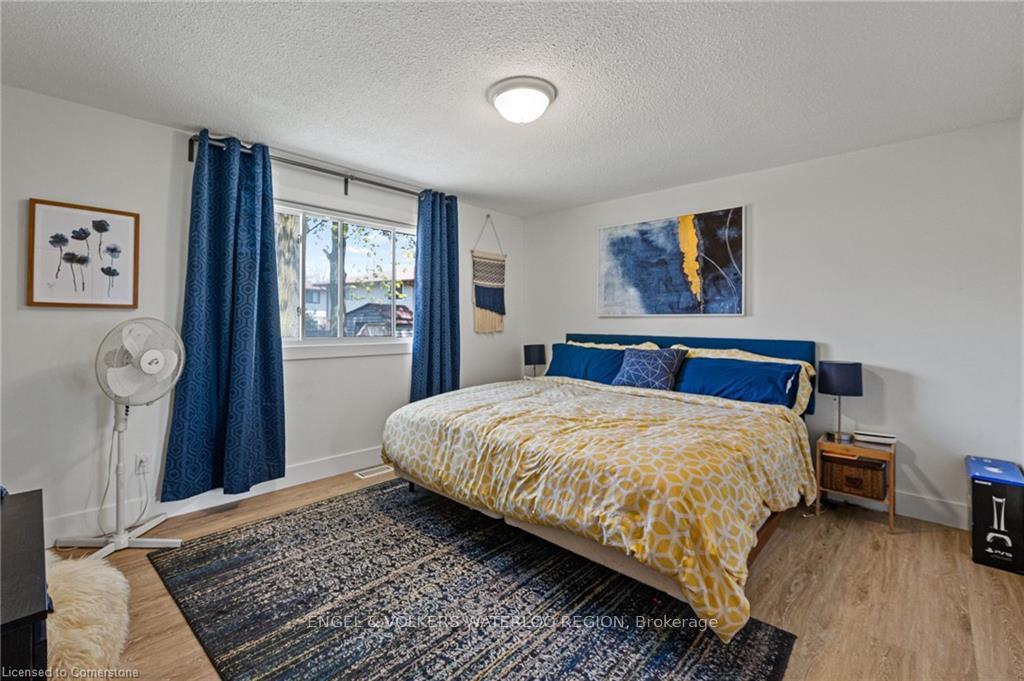 Photo 16 of 113 Martinglen Crescent, Kitchener, Country Hills — HOMEH