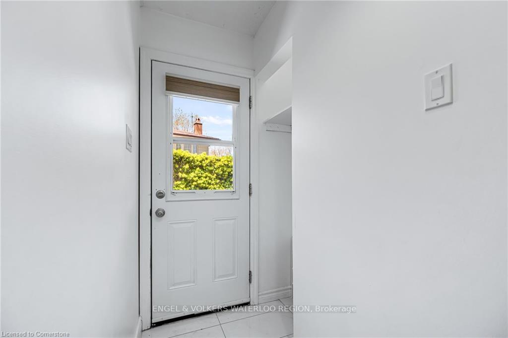 Photo 24 of 113 Martinglen Crescent, Kitchener, Country Hills — HOMEH