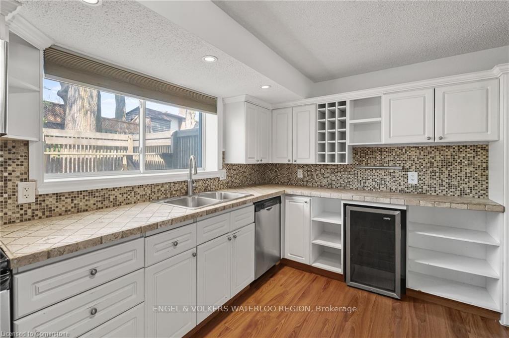 Photo 31 of 113 Martinglen Crescent, Kitchener, Country Hills — HOMEH