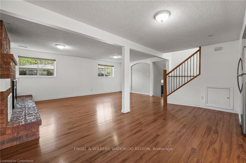 Photo 33 of 113 Martinglen Crescent, Kitchener, Country Hills — HOMEH