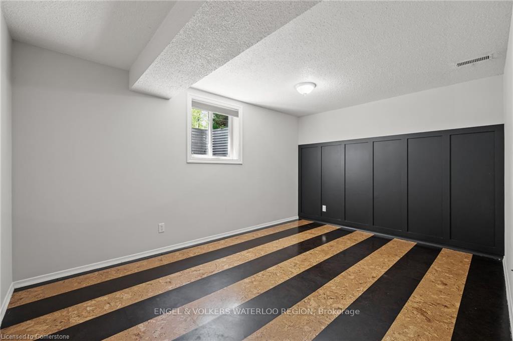 Photo 35 of 113 Martinglen Crescent, Kitchener, Country Hills — HOMEH