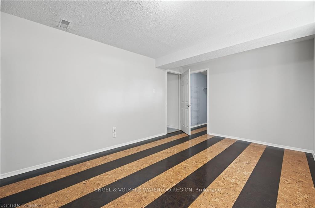 Photo 36 of 113 Martinglen Crescent, Kitchener, Country Hills — HOMEH