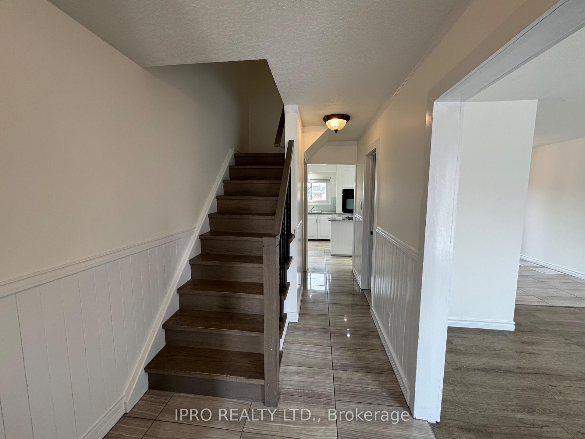 Photo 4 of 29 Obermeyer Drive, Kitchener — HOMEH