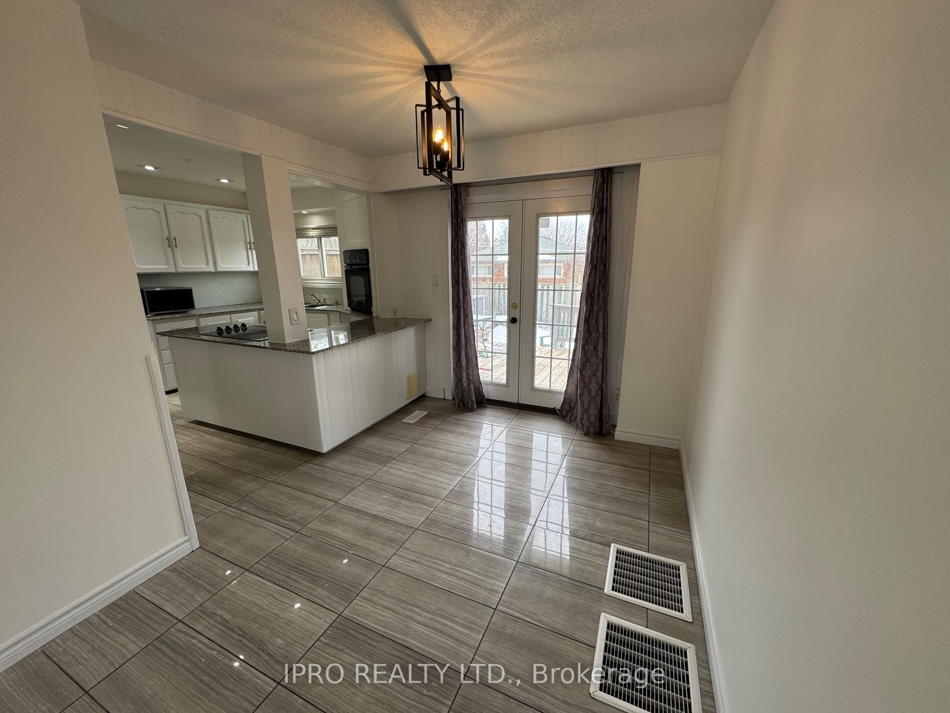Photo 8 of 29 Obermeyer Drive, Kitchener — HOMEH