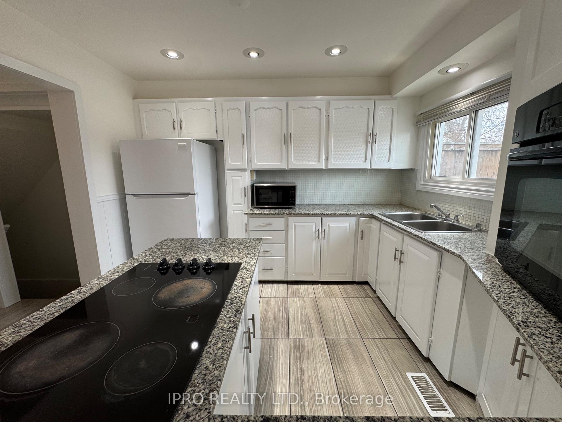 Photo 11 of 29 Obermeyer Drive, Kitchener — HOMEH