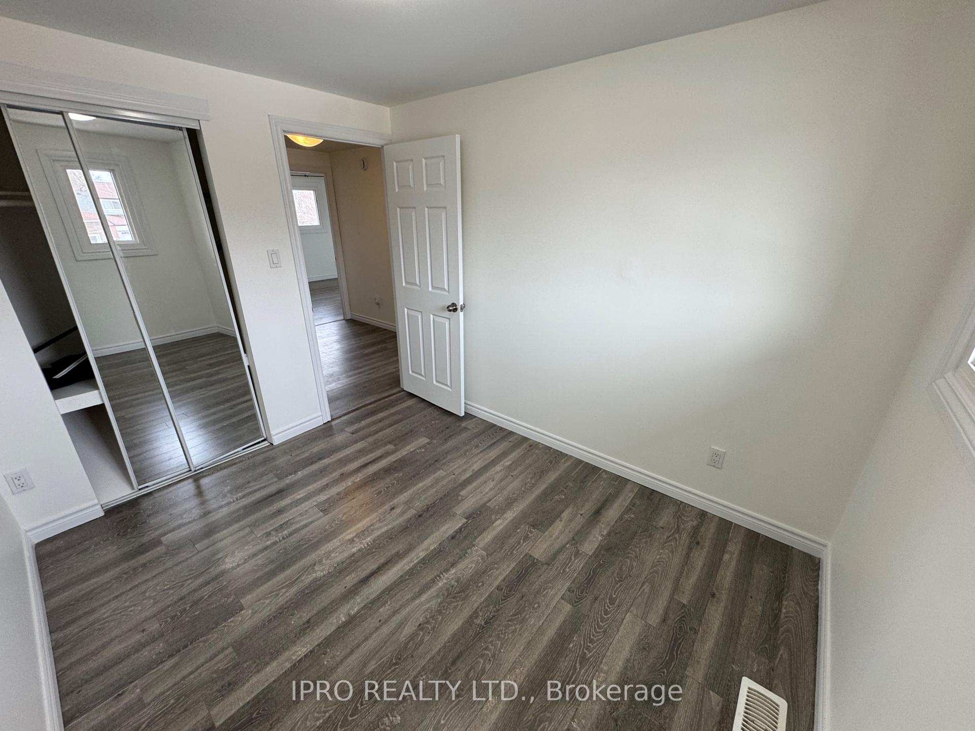 Photo 16 of 29 Obermeyer Drive, Kitchener — HOMEH