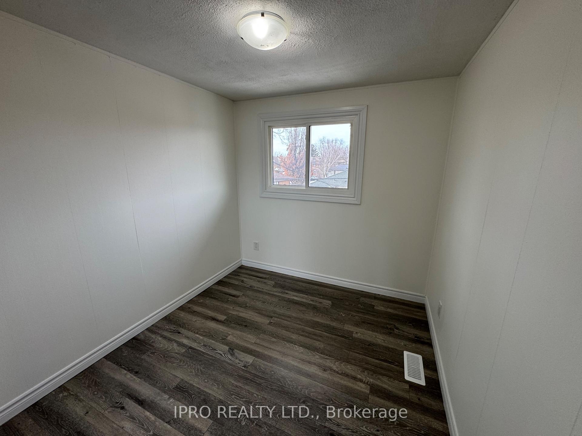 Photo 17 of 29 Obermeyer Drive, Kitchener — HOMEH