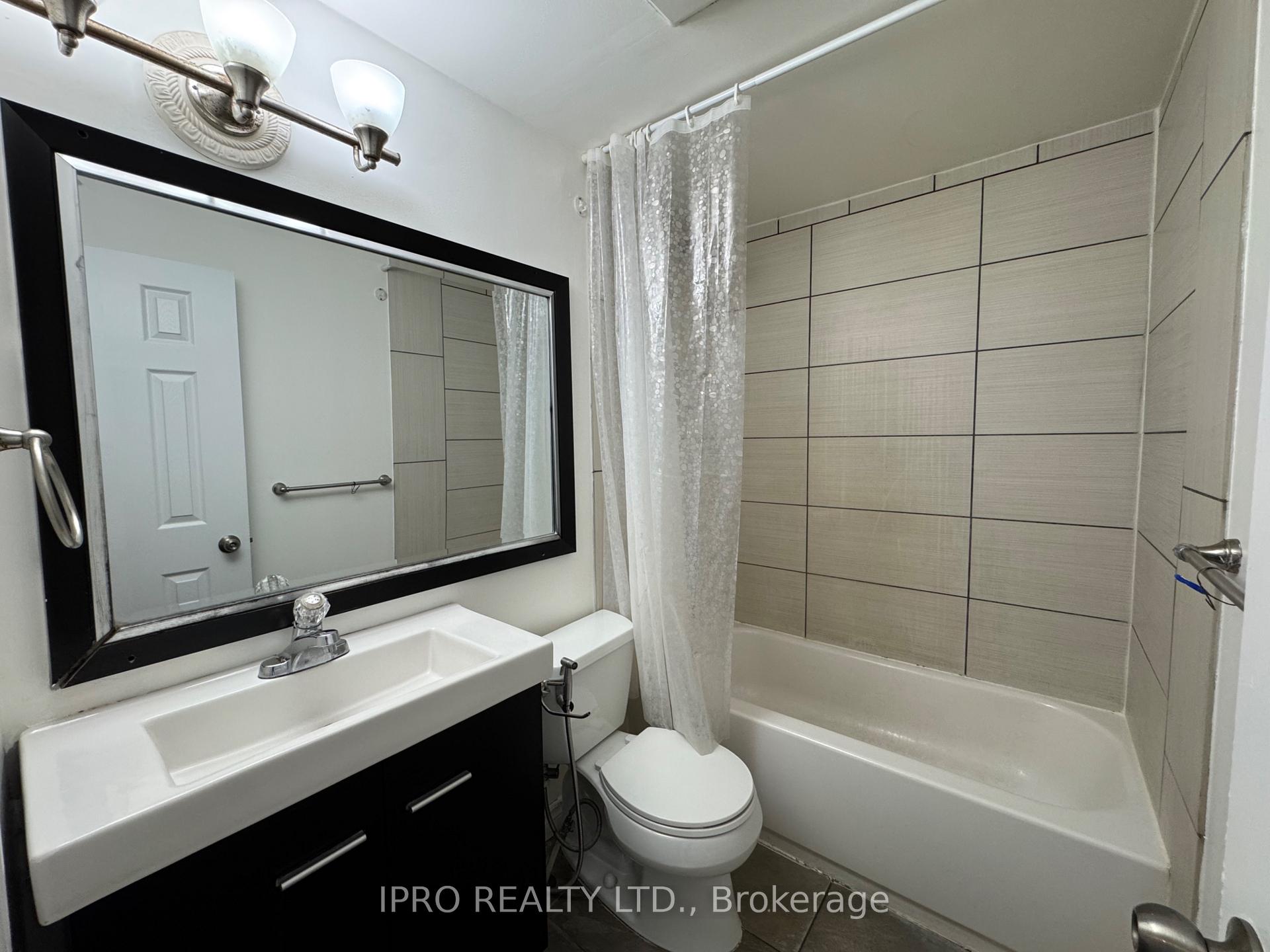 Photo 21 of 29 Obermeyer Drive, Kitchener — HOMEH