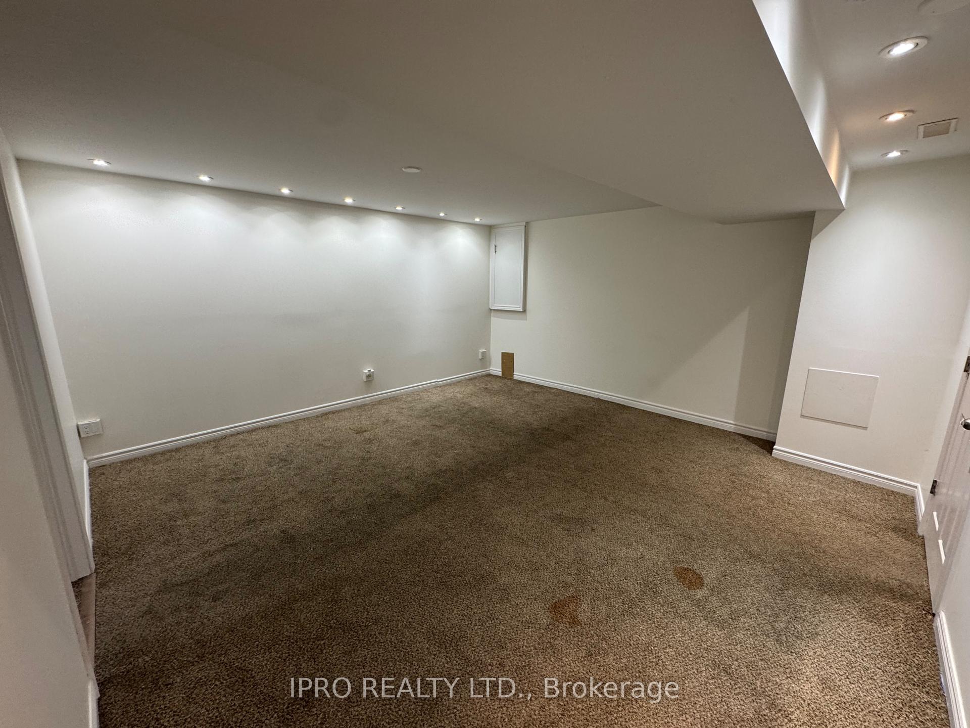 Photo 23 of 29 Obermeyer Drive, Kitchener — HOMEH
