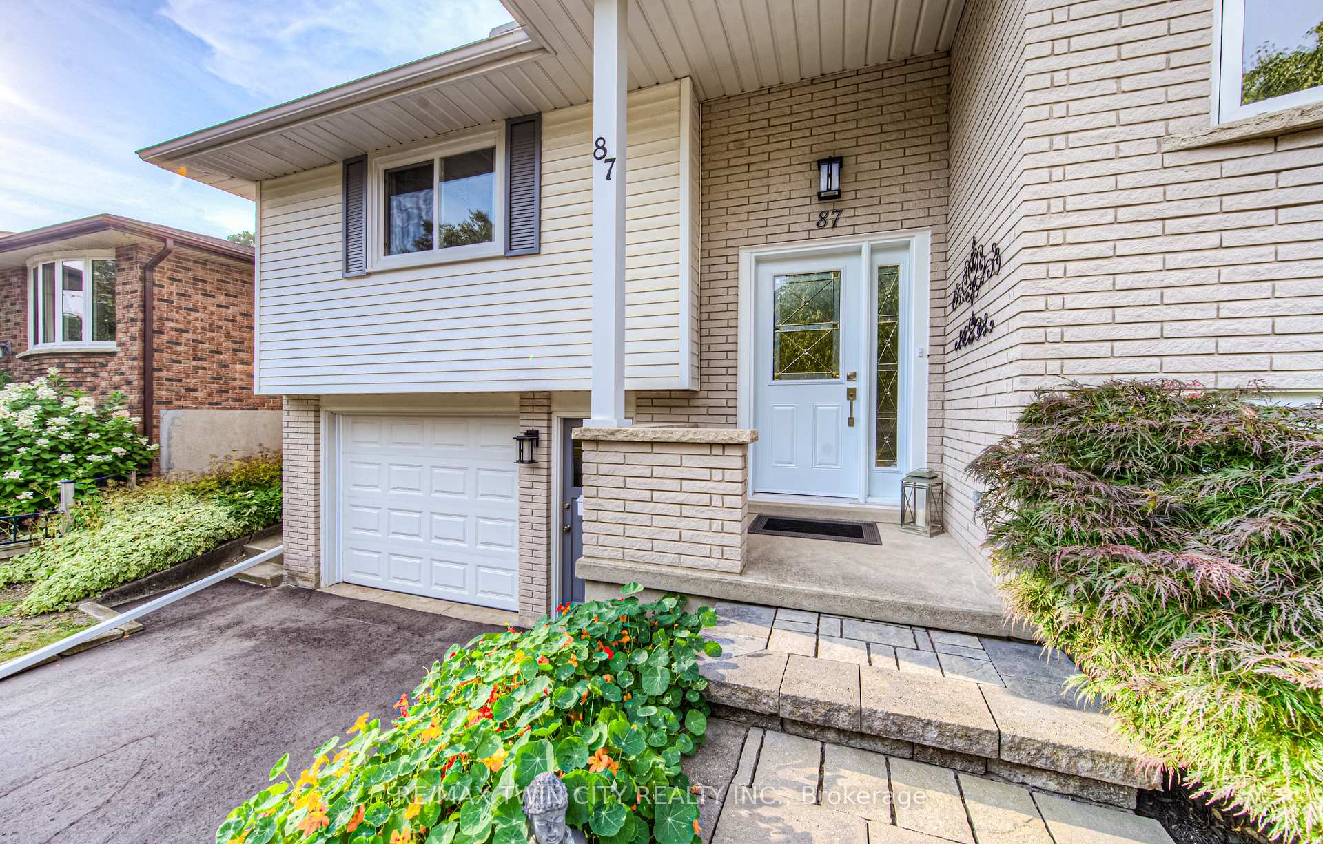 Photo 3 of 87 Radcliffe Drive, Kitchener — HOMEH
