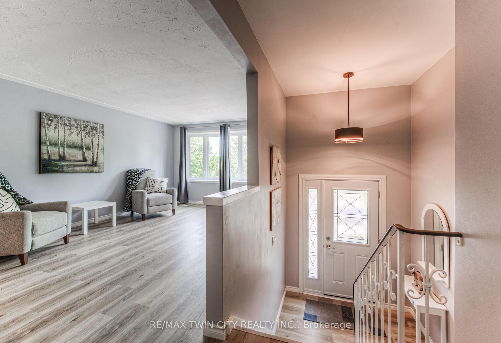 Photo 4 of 87 Radcliffe Drive, Kitchener — HOMEH