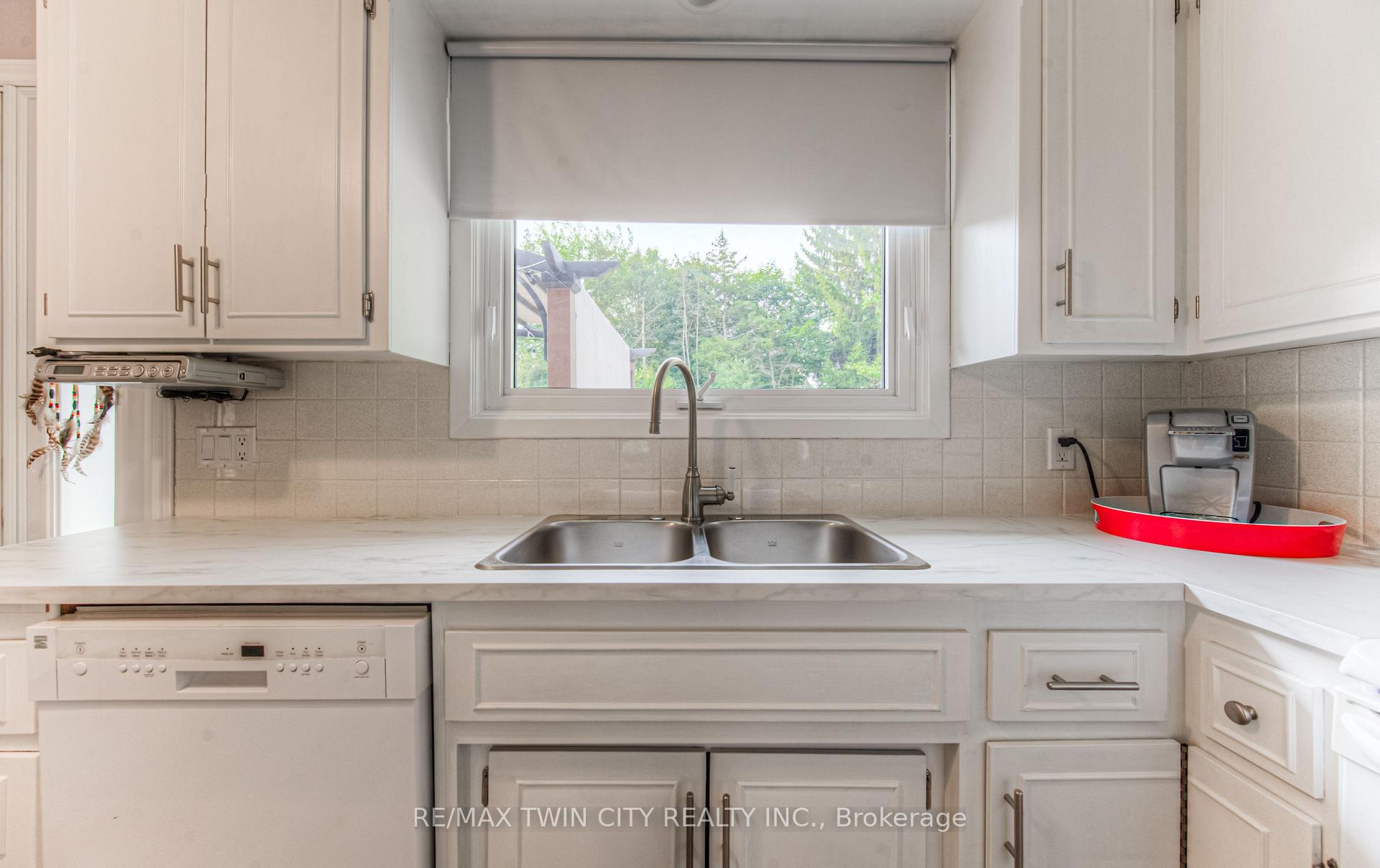 Photo 11 of 87 Radcliffe Drive, Kitchener — HOMEH