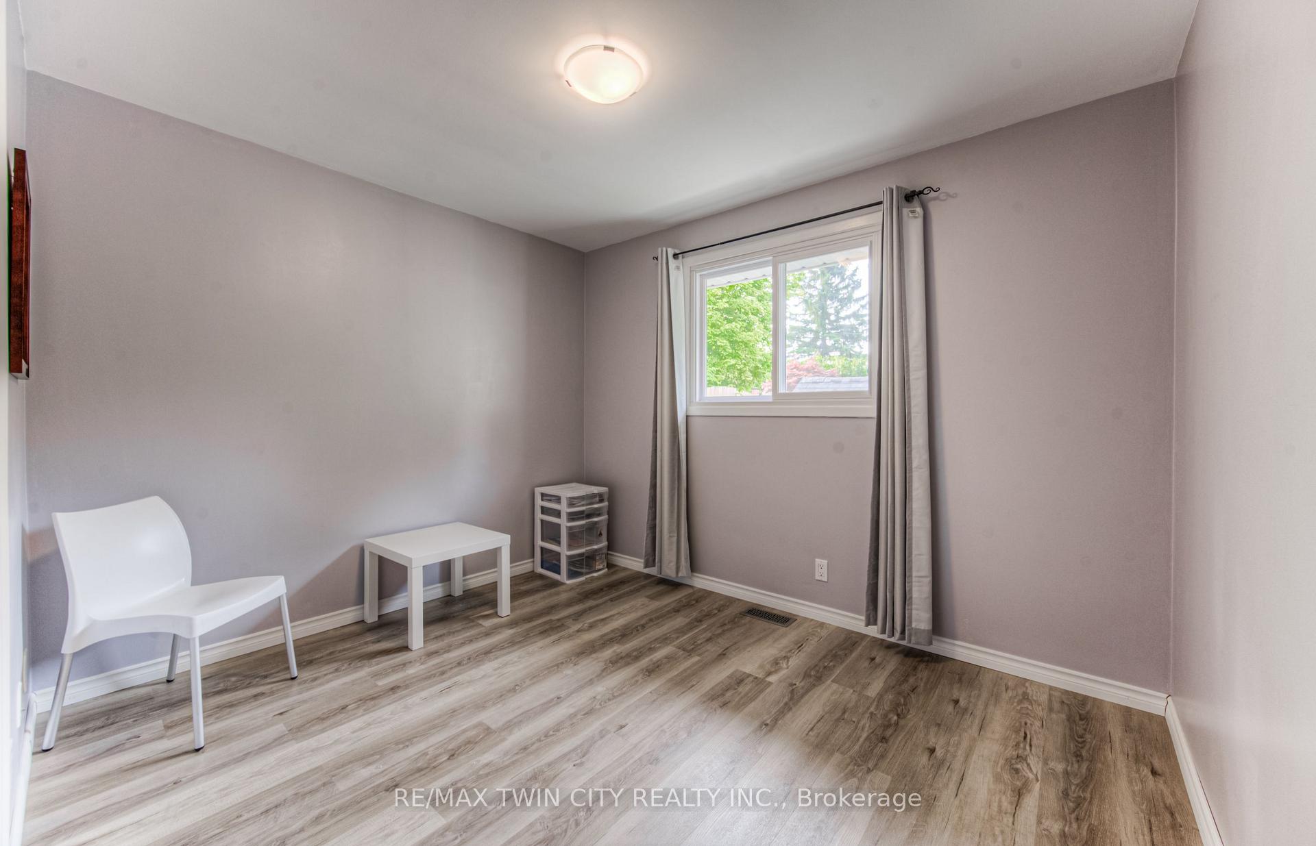 Photo 14 of 87 Radcliffe Drive, Kitchener — HOMEH