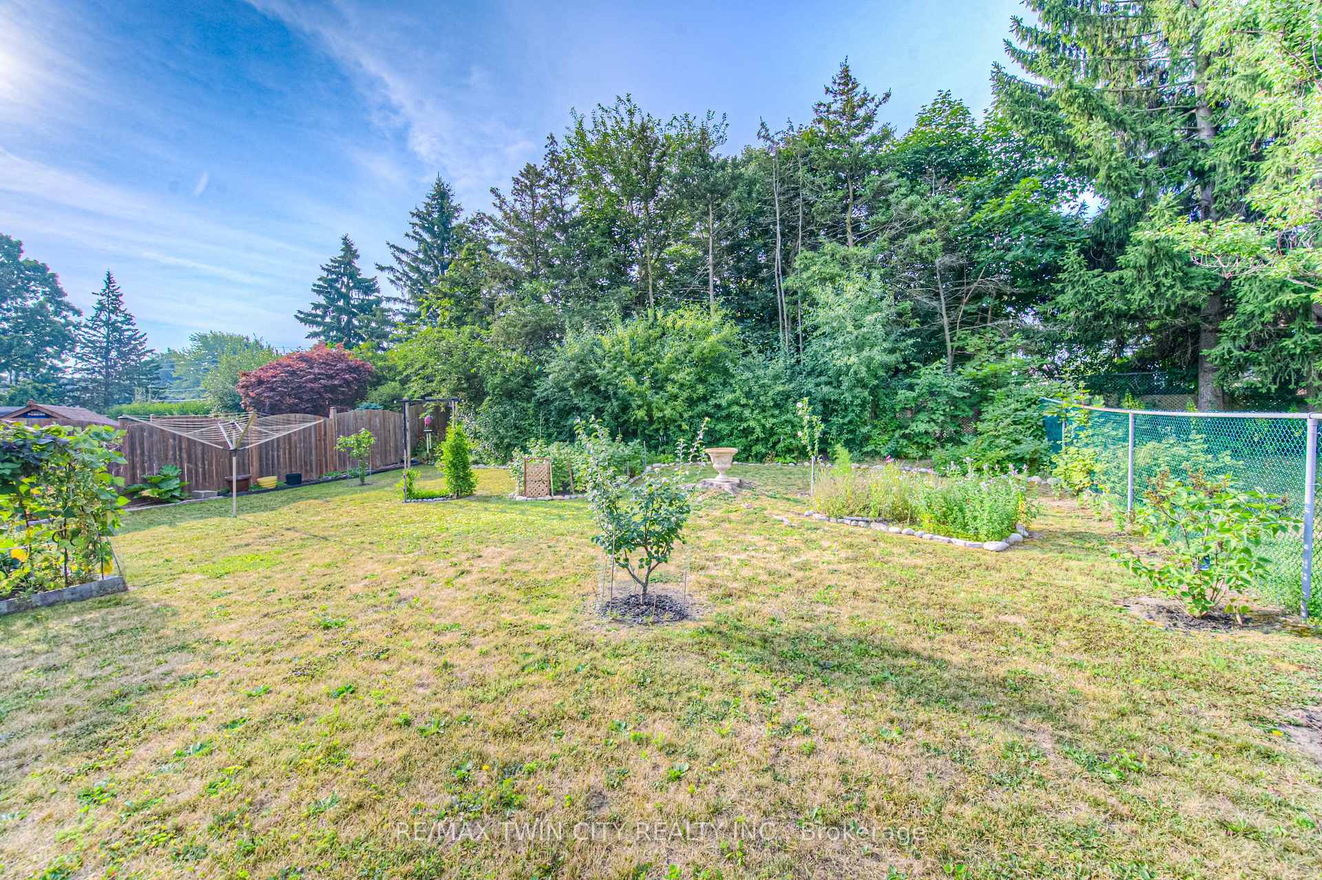 Photo 35 of 87 Radcliffe Drive, Kitchener — HOMEH