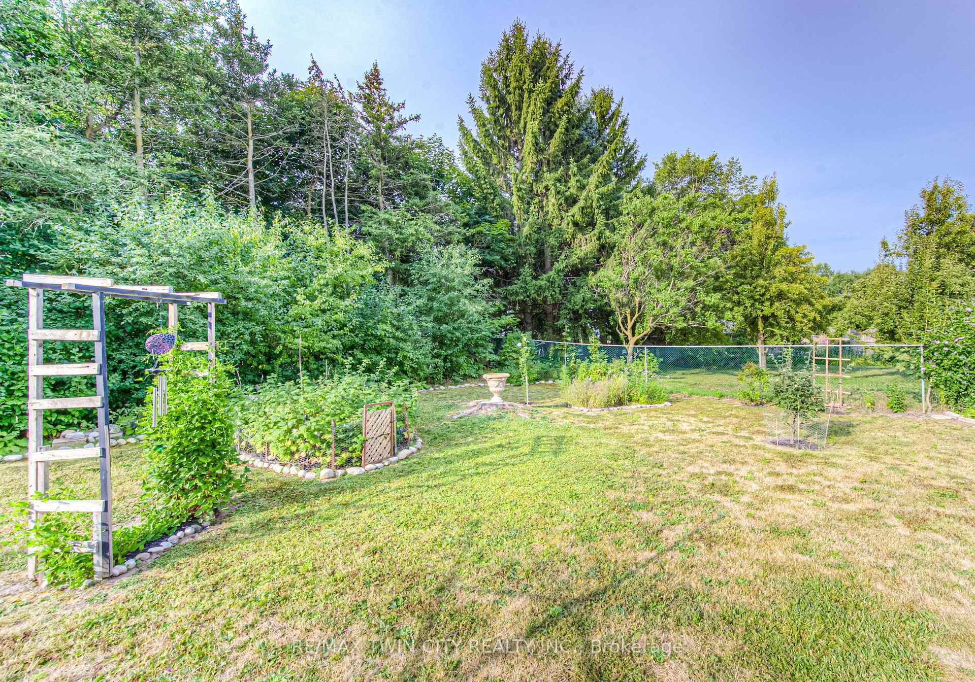 Photo 37 of 87 Radcliffe Drive, Kitchener — HOMEH