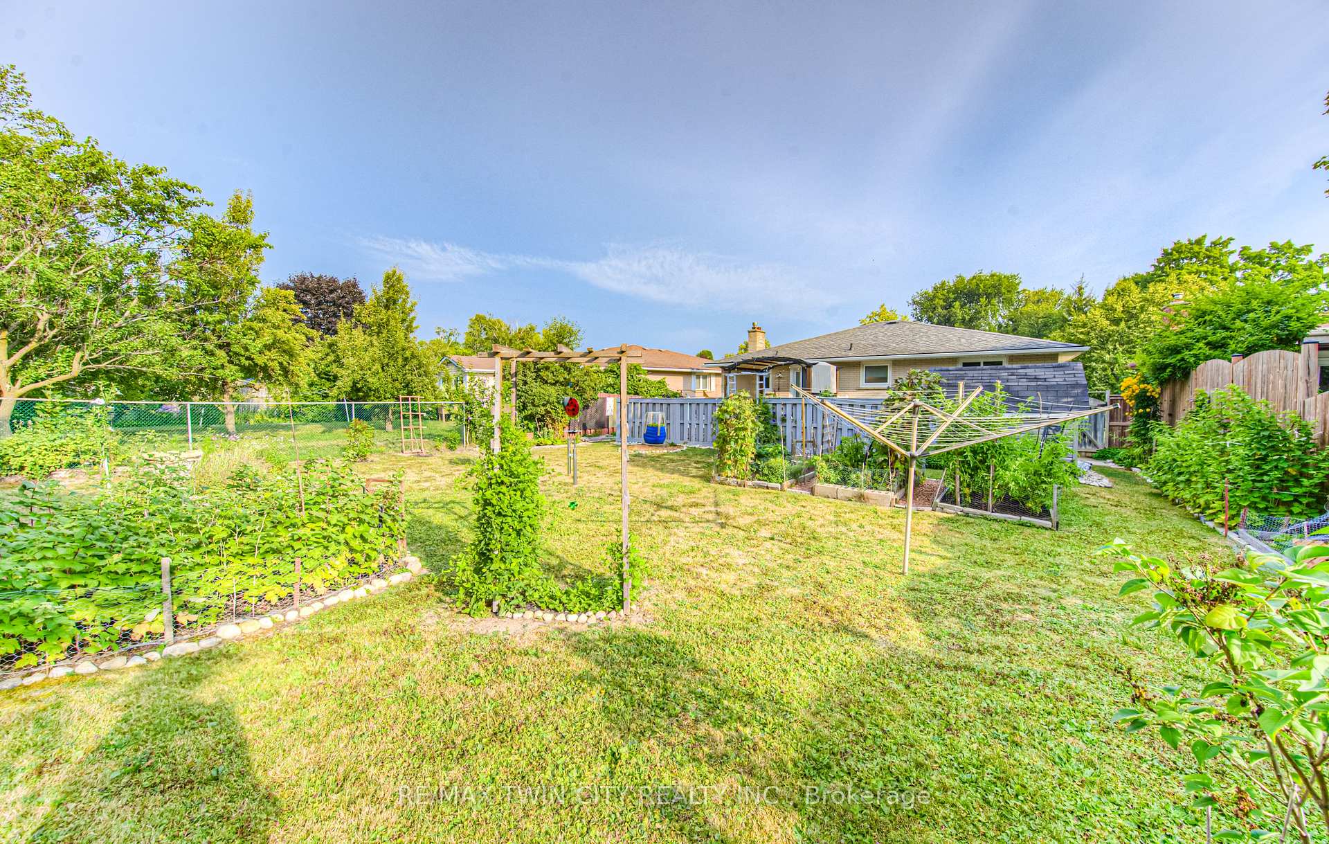 Photo 38 of 87 Radcliffe Drive, Kitchener — HOMEH