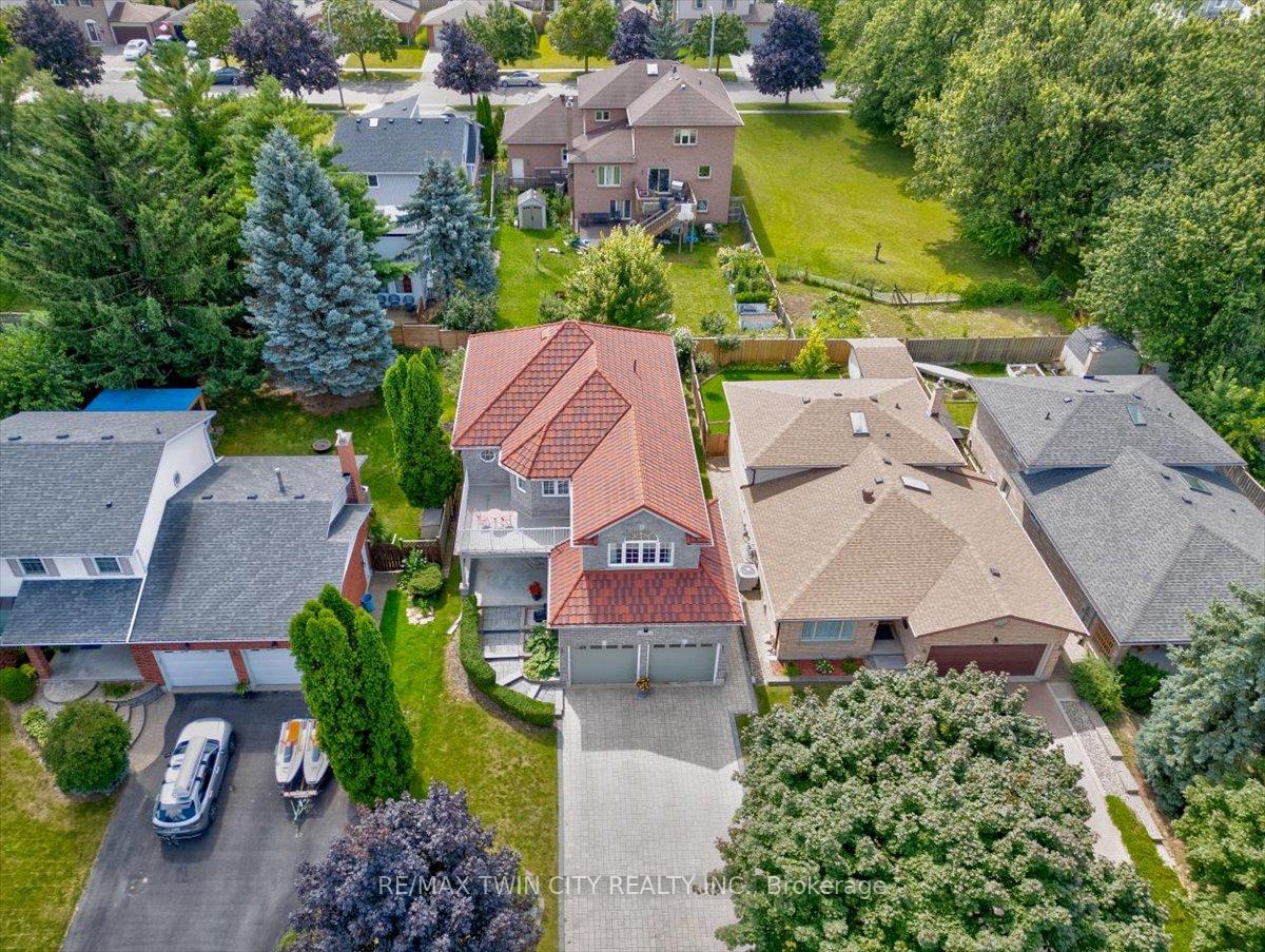 Photo 4 of 100 High Acres Crescent, Kitchener, Forest Heights — HOMEH