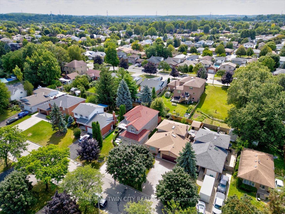 Photo 5 of 100 High Acres Crescent, Kitchener, Forest Heights — HOMEH