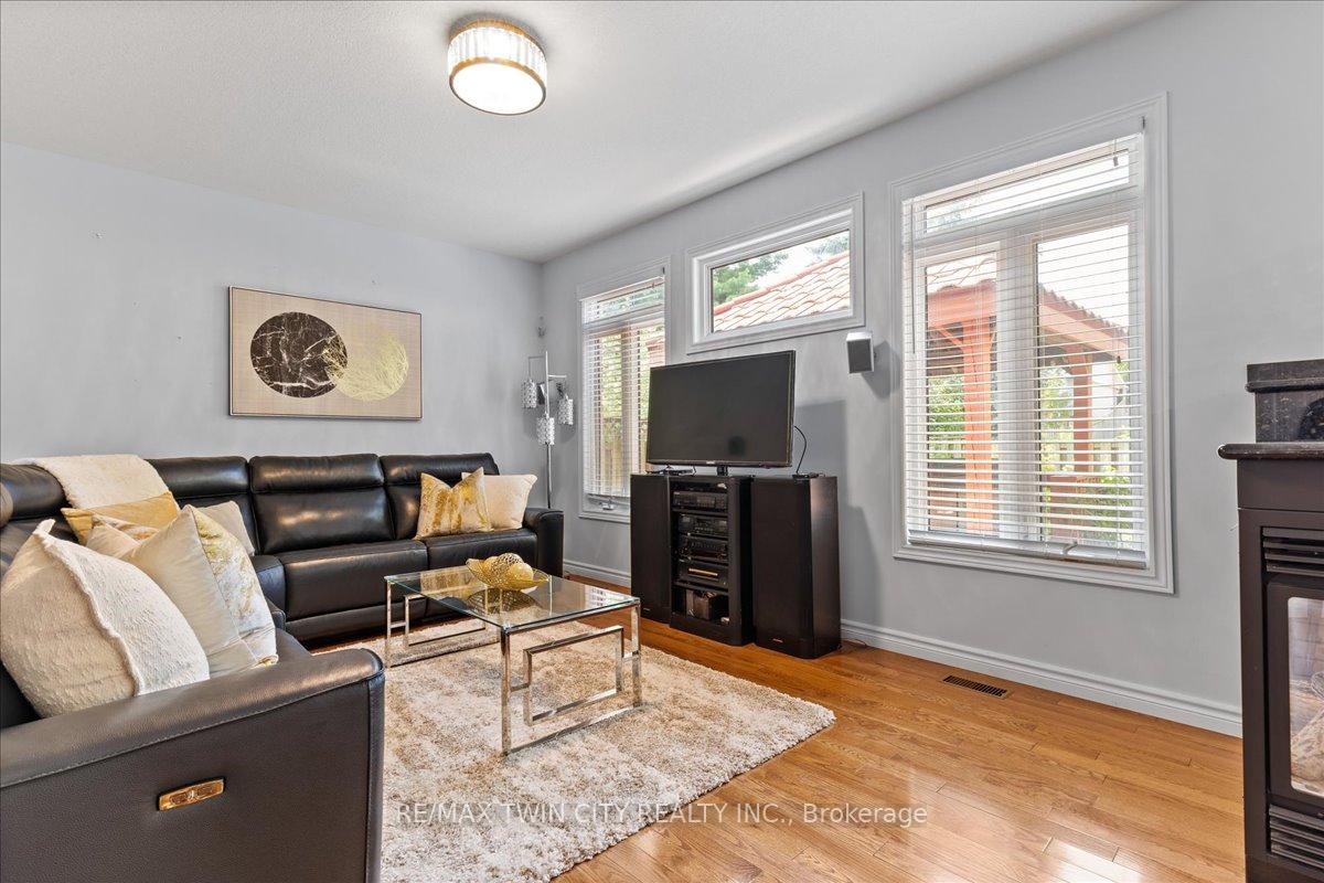 Photo 13 of 100 High Acres Crescent, Kitchener, Forest Heights — HOMEH