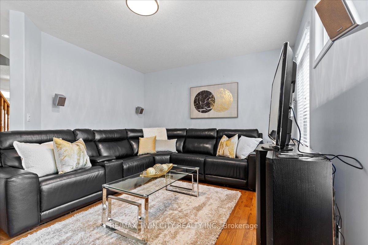 Photo 14 of 100 High Acres Crescent, Kitchener, Forest Heights — HOMEH