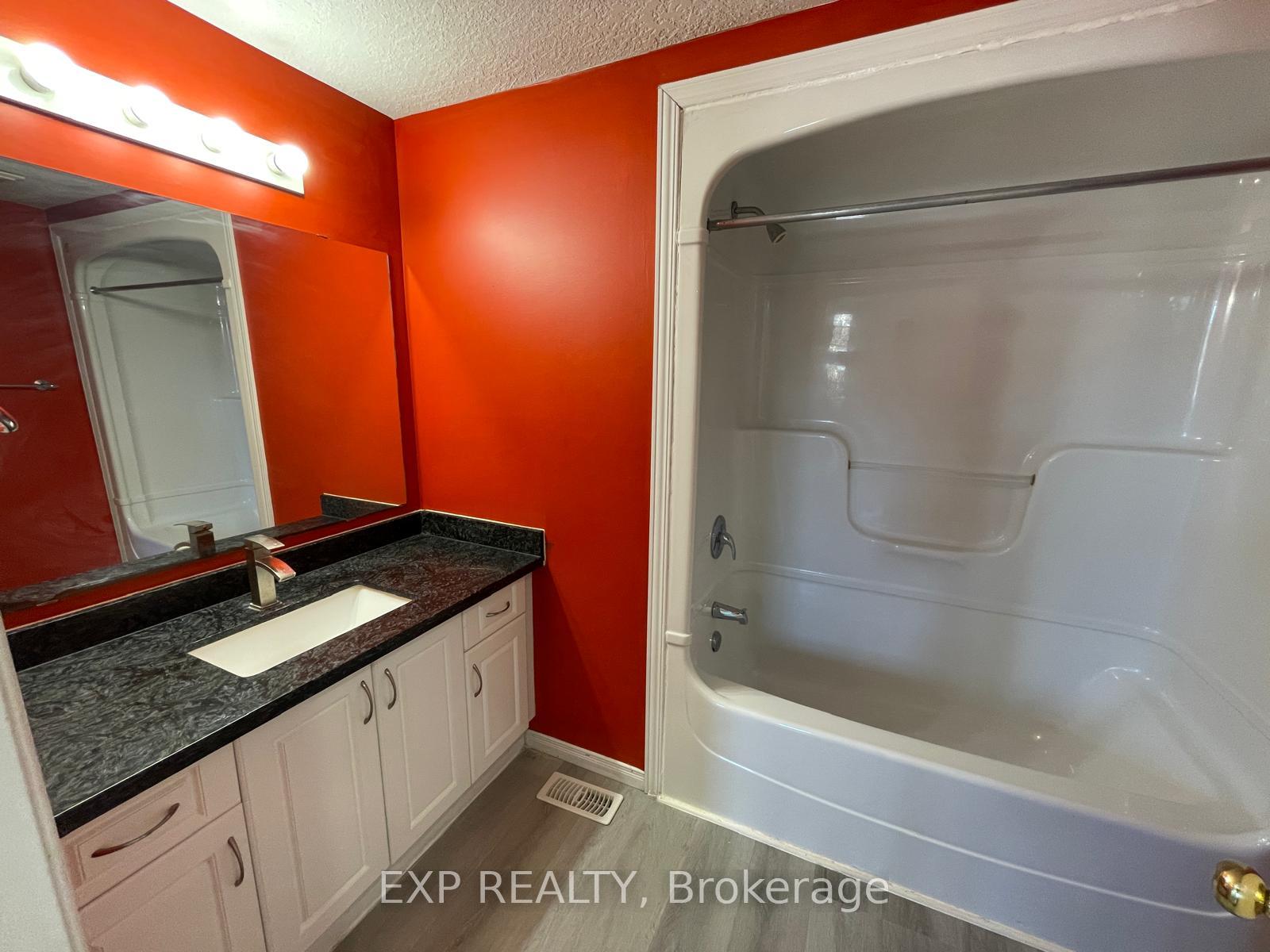 Photo 19 of 42 Donnenwerth Drive, Kitchener — HOMEH