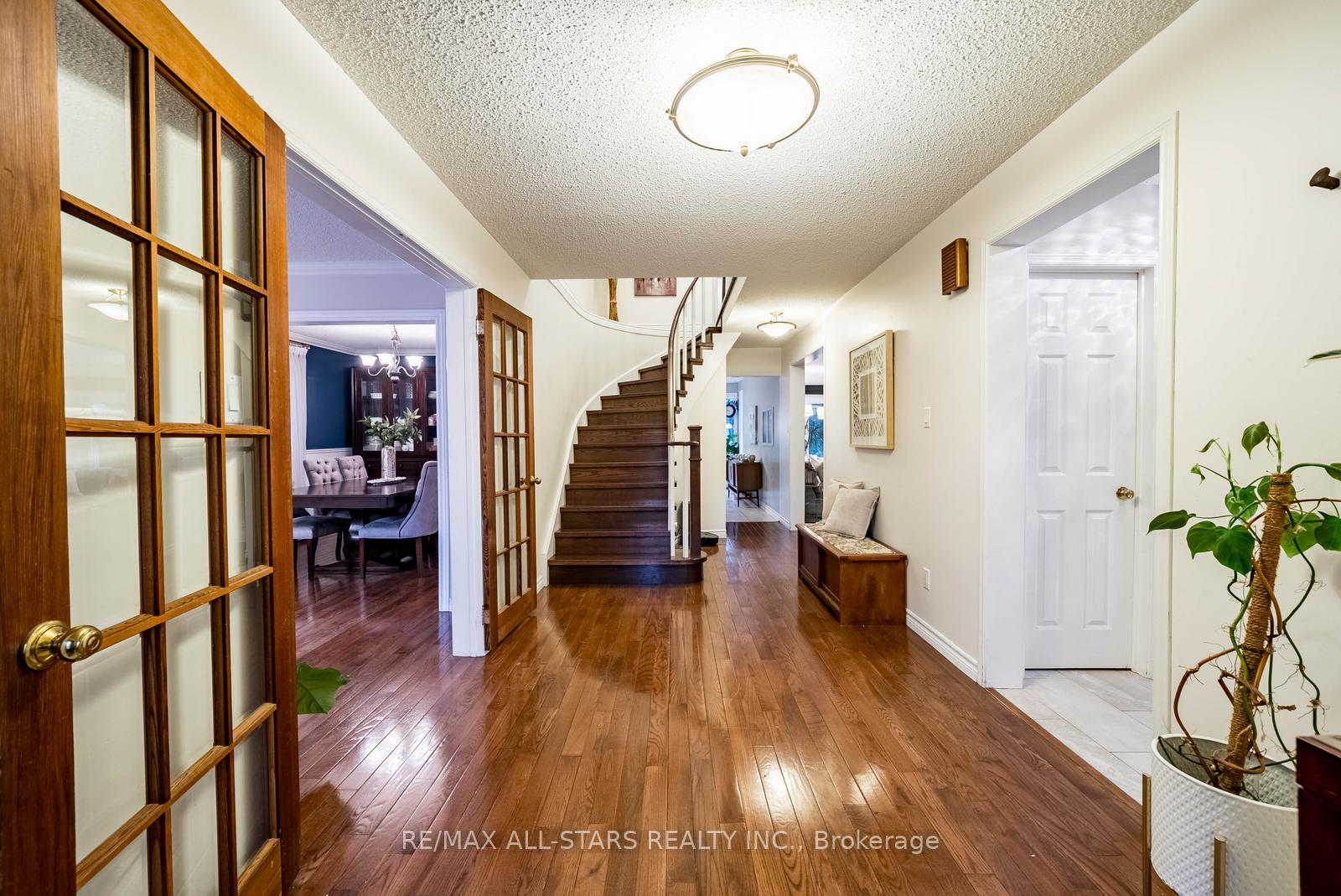 Photo 6 of 15 Sawyer Crescent, Markham, Markham Village — HOMEH