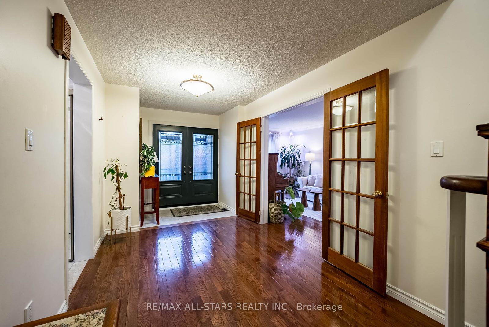 Photo 7 of 15 Sawyer Crescent, Markham, Markham Village — HOMEH