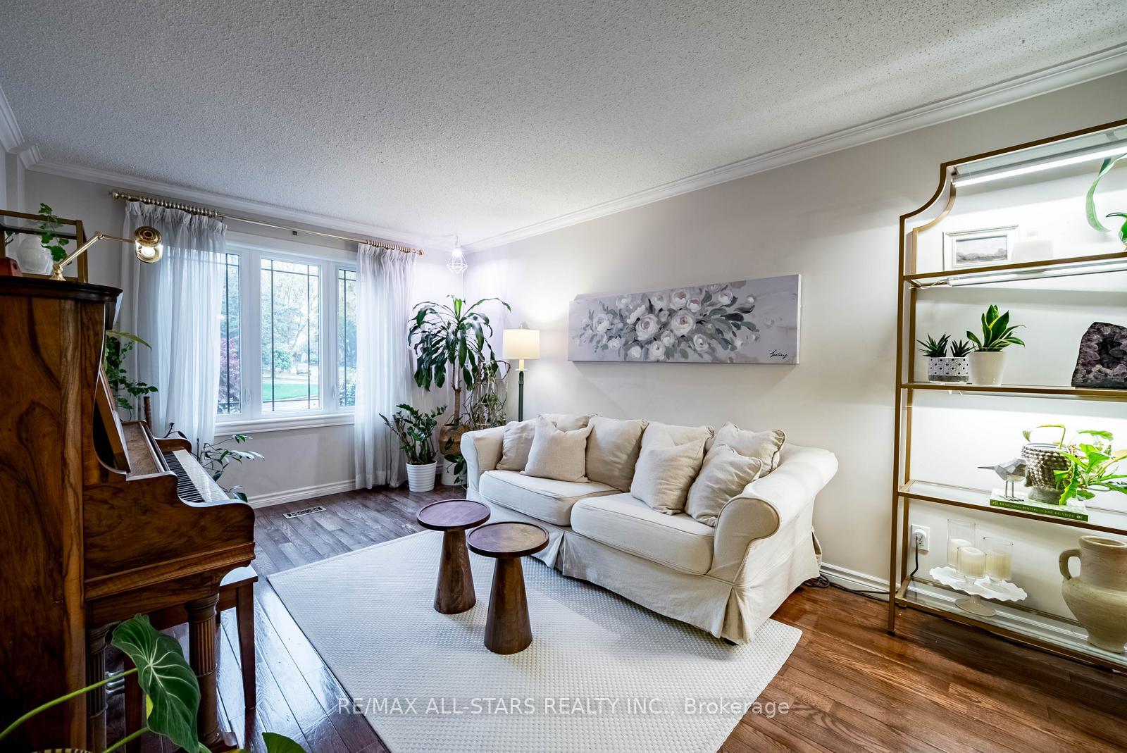 Photo 9 of 15 Sawyer Crescent, Markham, Markham Village — HOMEH