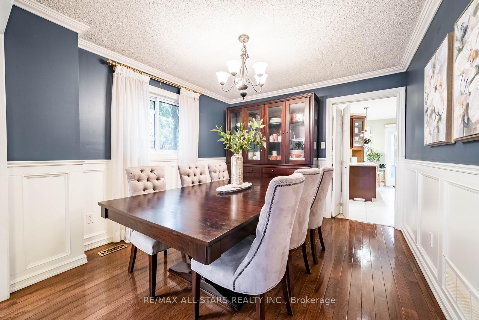 Photo 11 of 15 Sawyer Crescent, Markham, Markham Village — HOMEH