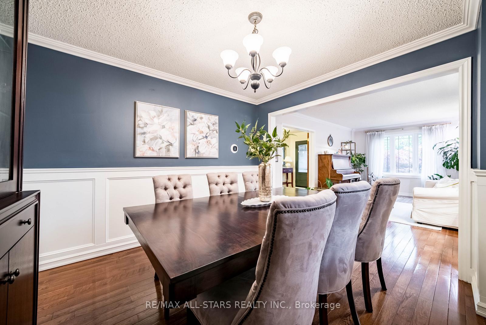 Photo 12 of 15 Sawyer Crescent, Markham, Markham Village — HOMEH
