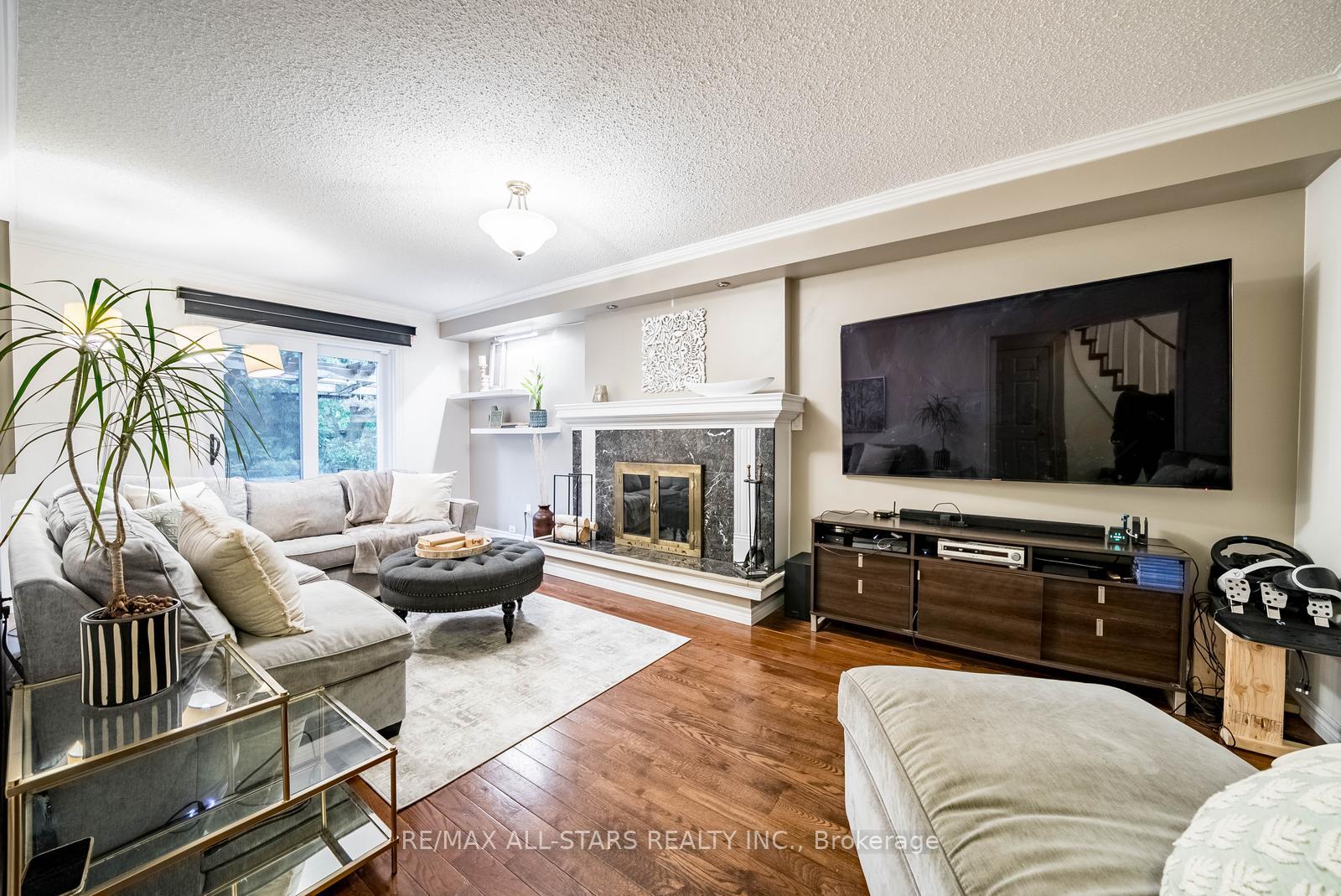 Photo 13 of 15 Sawyer Crescent, Markham, Markham Village — HOMEH