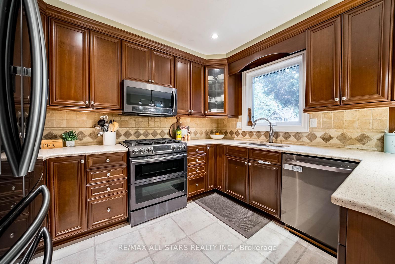 Photo 19 of 15 Sawyer Crescent, Markham, Markham Village — HOMEH