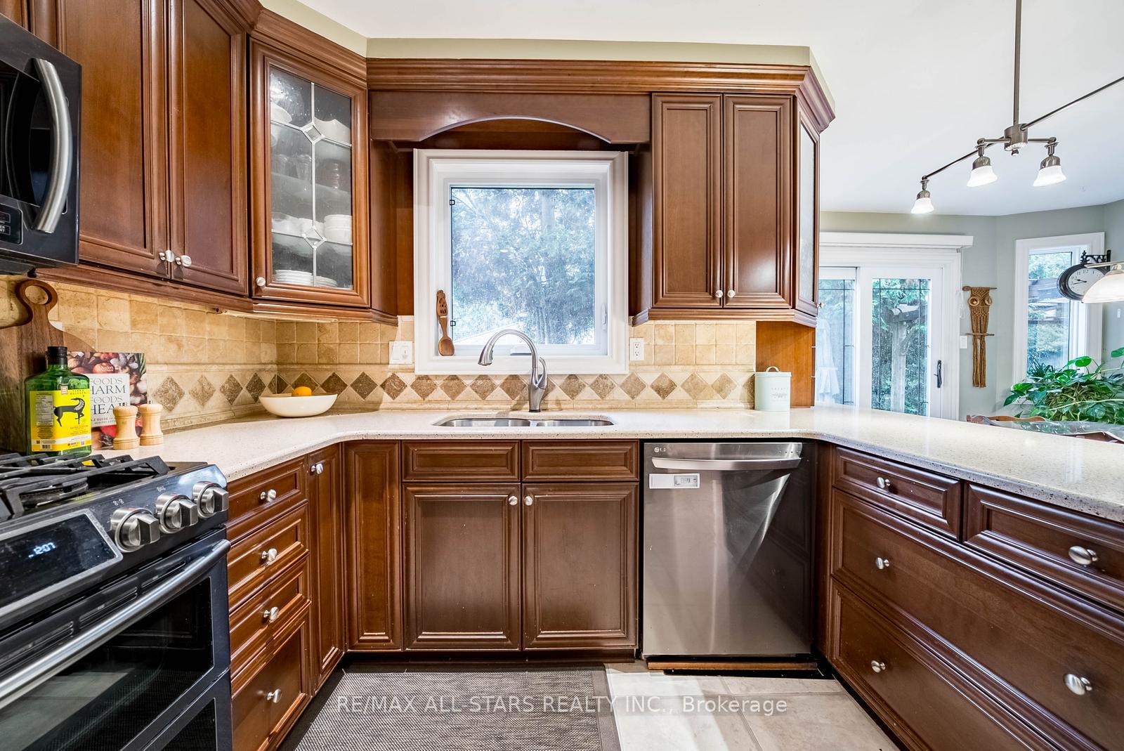 Photo 20 of 15 Sawyer Crescent, Markham, Markham Village — HOMEH