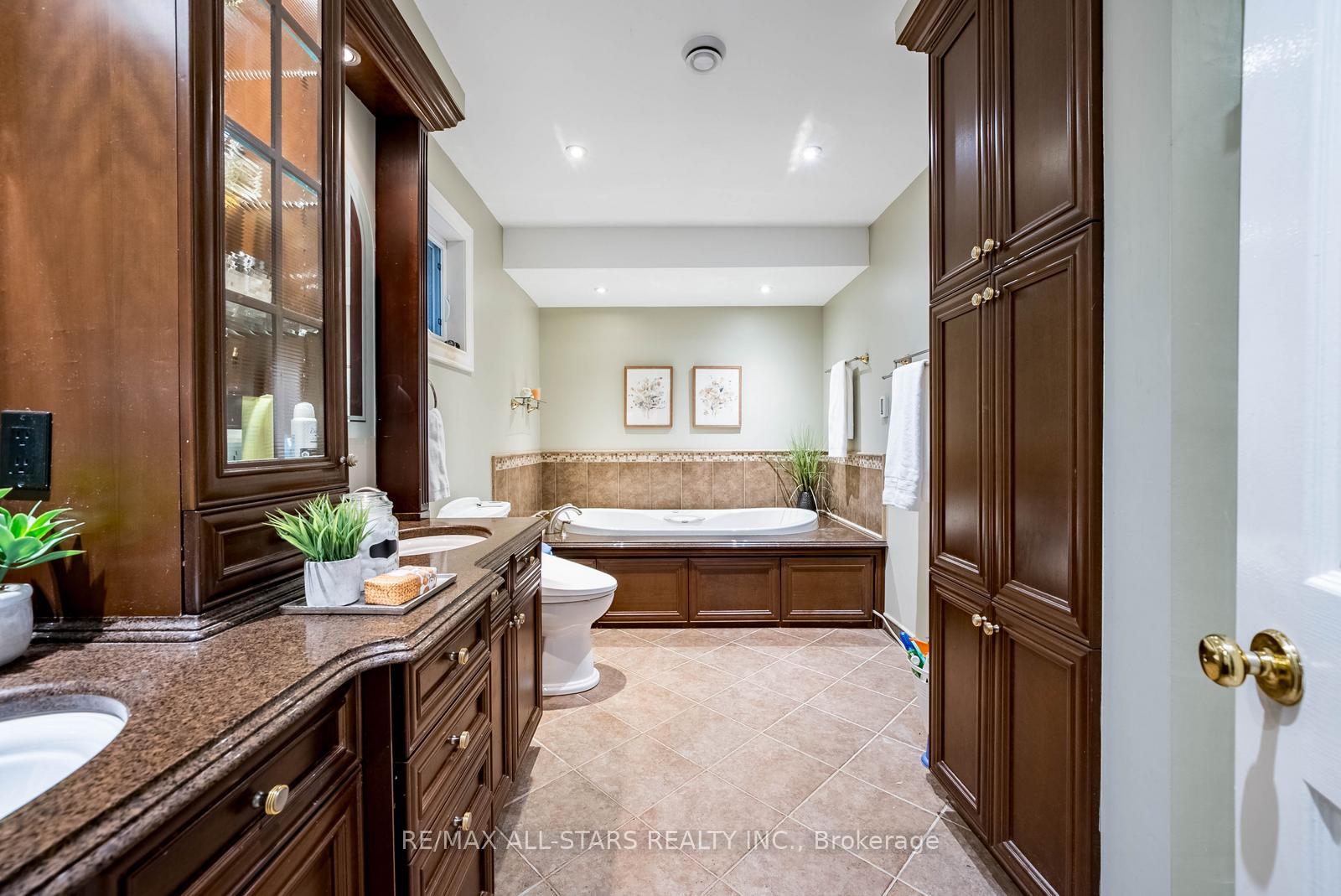 Photo 36 of 15 Sawyer Crescent, Markham, Markham Village — HOMEH