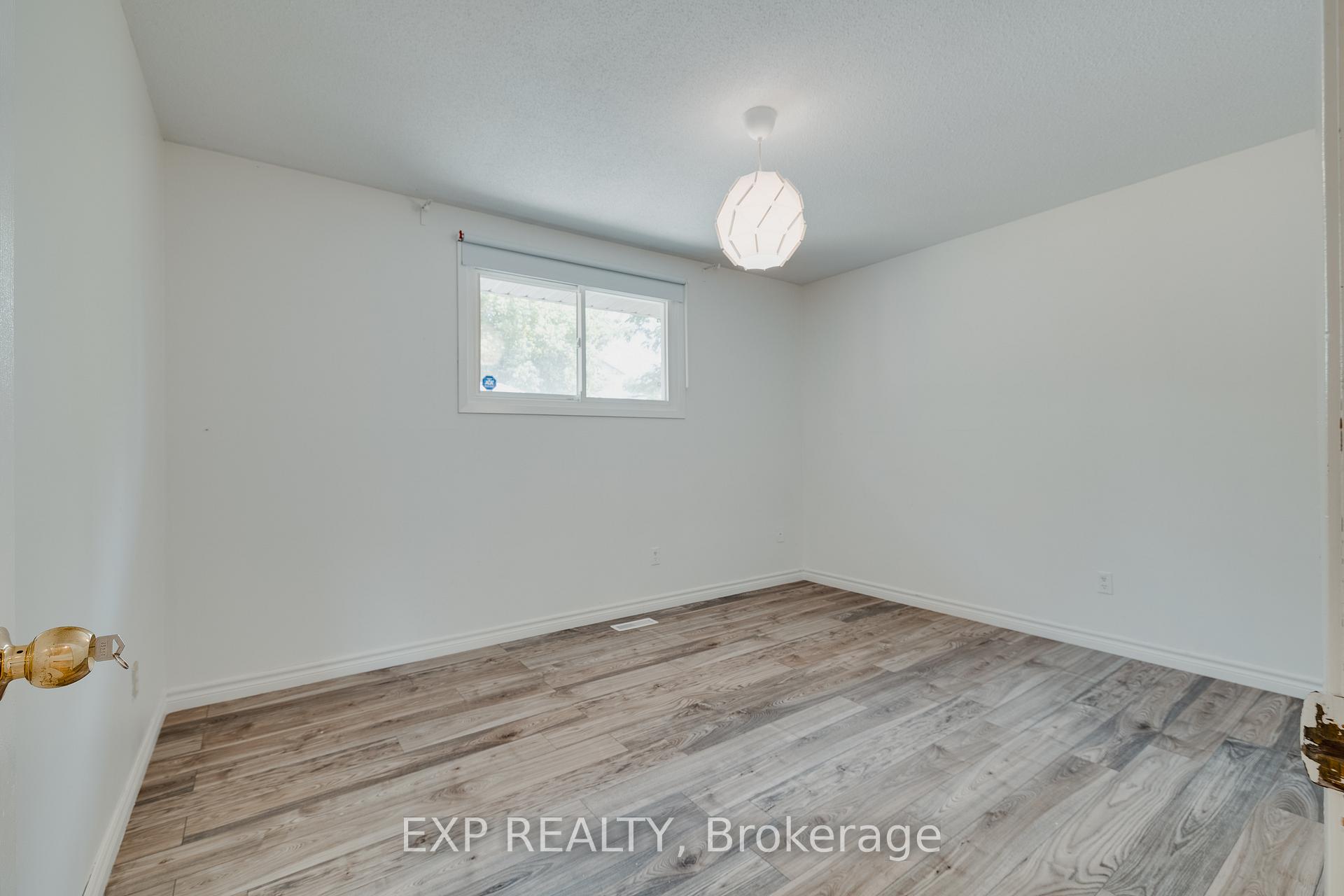 Photo 12 of 595 Pioneer Drive, Kitchener — HOMEH
