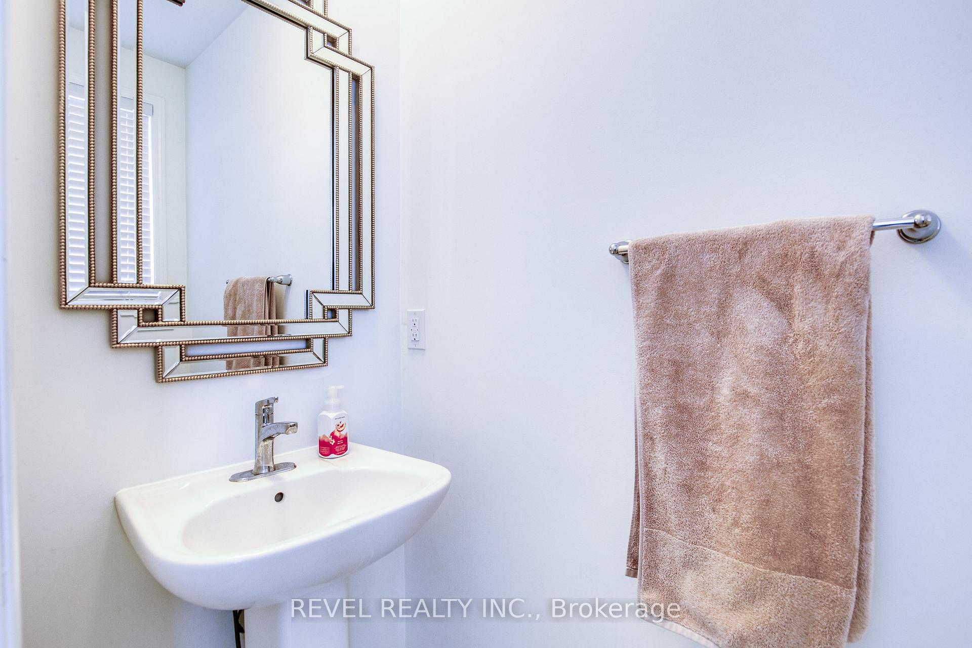 Photo 23 of 46 Milt Schmidt Street, Kitchener — HOMEH