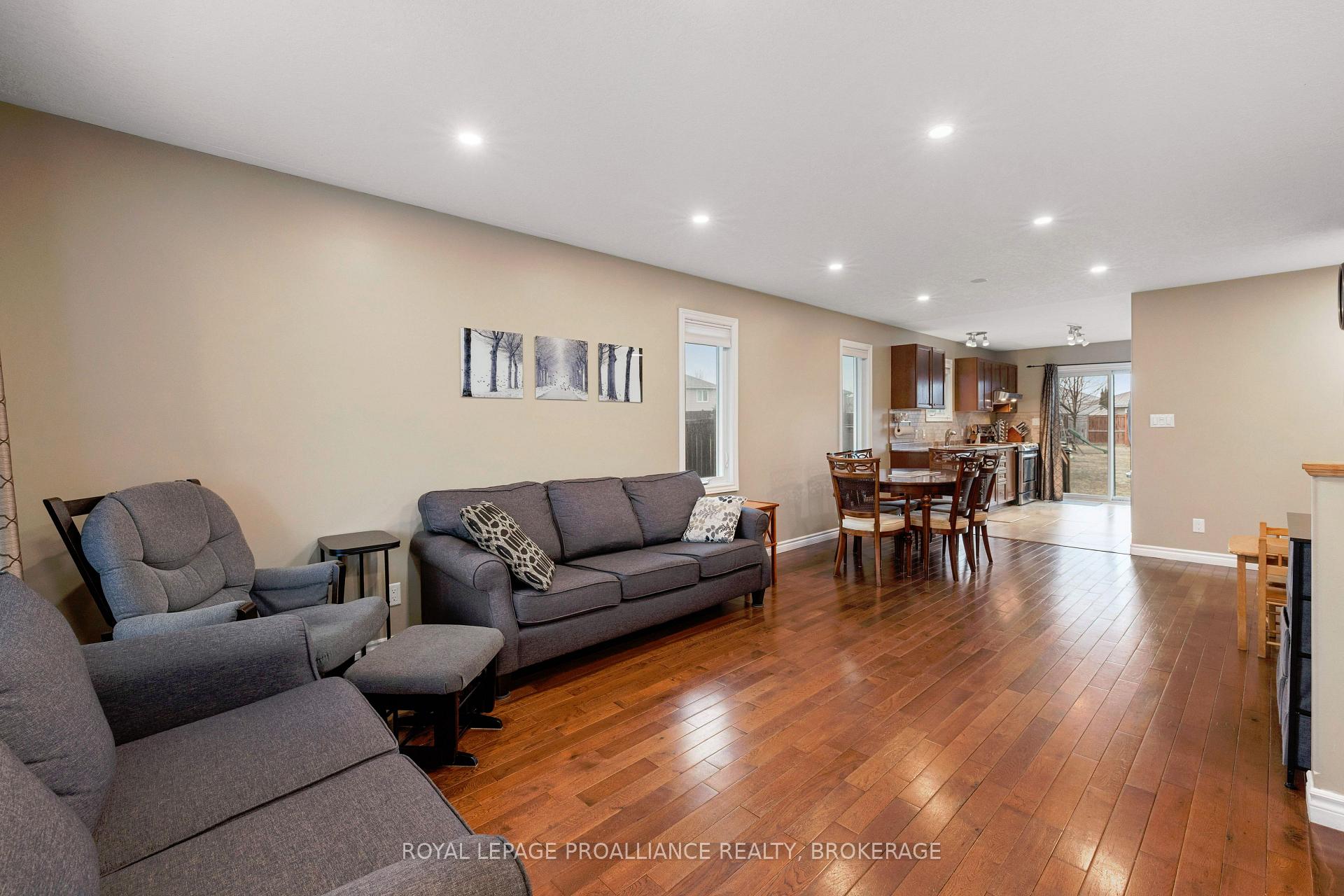 Photo 5 of 166 Macdougall Drive, Loyalist, Amherstview — HOMEH